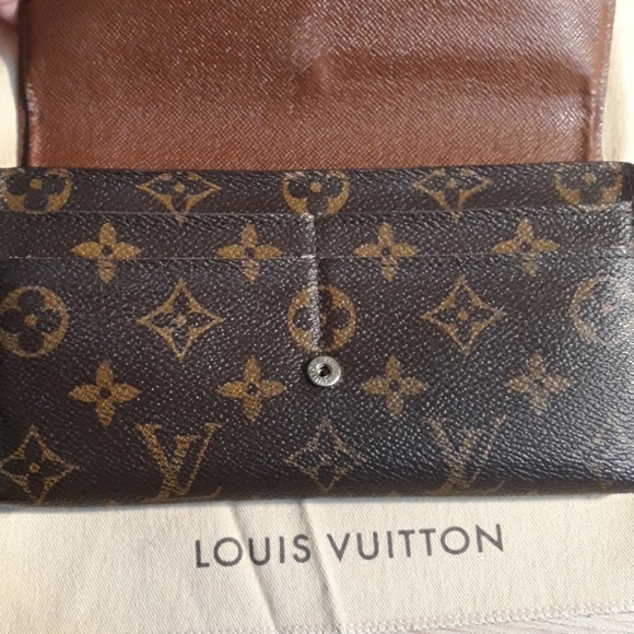 Louis Vuitton Sarah Wallet - Picture 9 of 16